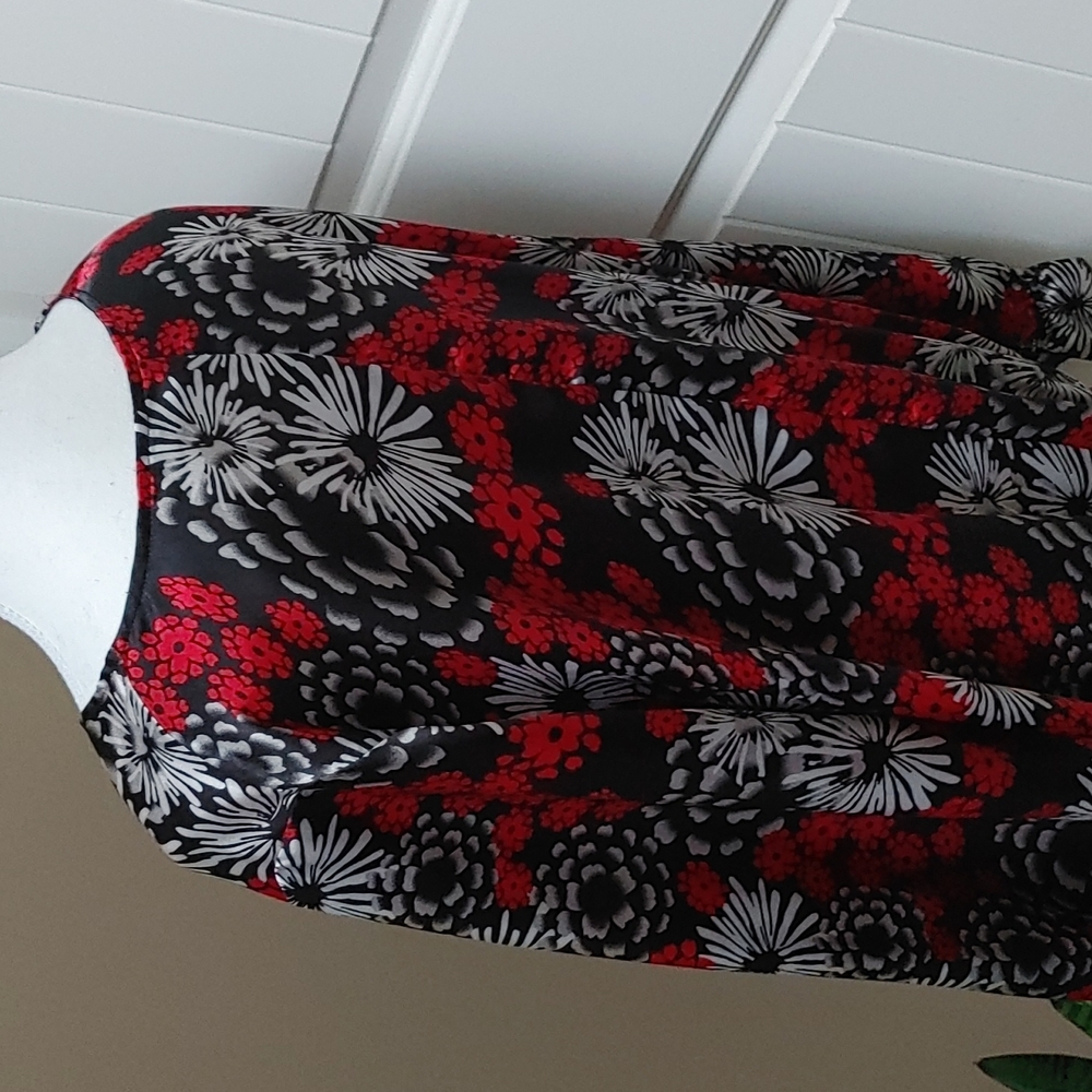 Equation black, silver and red flowers pattern long sleeve blouse Plus Size - Picture 7 of 11